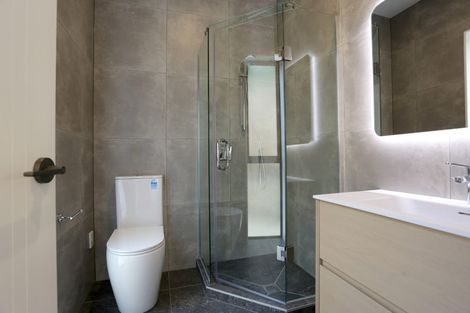 Photo of property in 1b Kirkdale Place, Northcross, Auckland, 0632