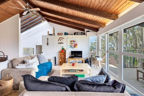 Photo of property in 132 Carlisle Road, Northcross, Auckland, 0632