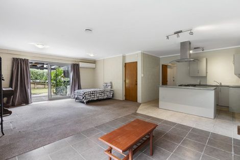 Photo of property in 12 Tanglewood Place, Cockle Bay, Auckland, 2014