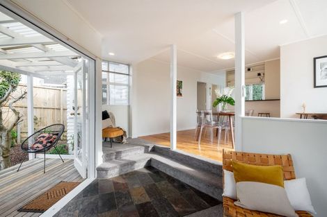 Photo of property in 1/40 Mahara Avenue, Birkenhead, Auckland, 0626