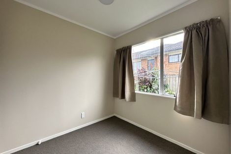 Photo of property in 33 Selak Place, Glen Eden, Auckland, 0602