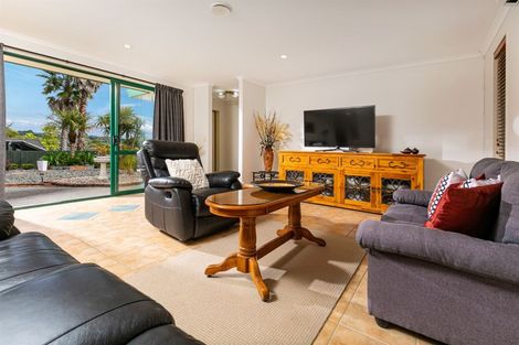 Photo of property in 48 View Ridge Drive, Ranui, Auckland, 0612