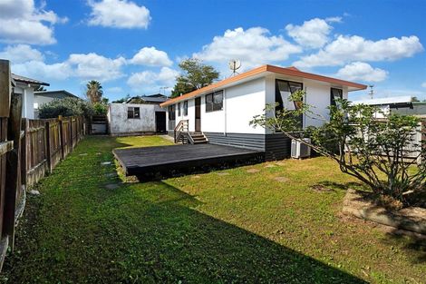 Photo of property in 2/76 Parrs Cross Road, Henderson, Auckland, 0612