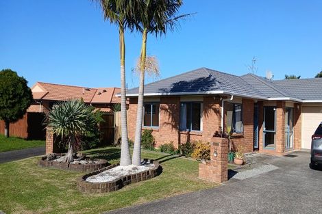 Photo of property in 14 Harobed Place, Weymouth, Auckland, 2103