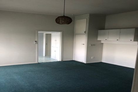 Photo of property in 51 Onewa Road, Northcote, Auckland, 0627