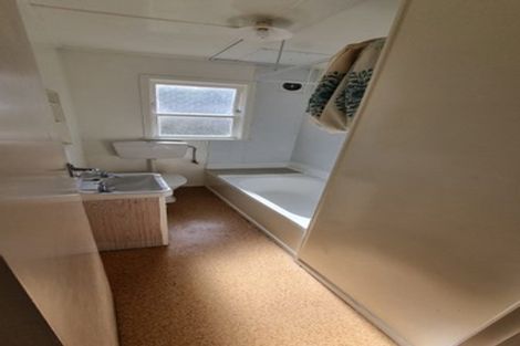 Photo of property in 12 Huntingdon Street, Northland, Wellington, 6012