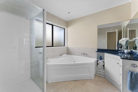 Photo of property in 37 Pigeon Mountain Road, Half Moon Bay, Auckland, 2012