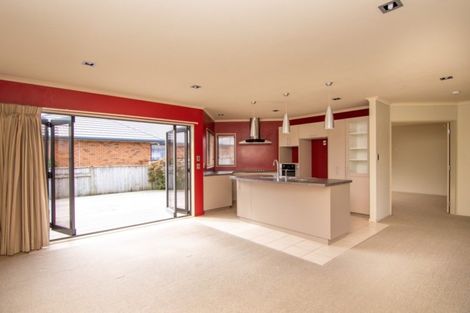 Photo of property in 4 Johnstone Drive, Fitzherbert, Palmerston North, 4410