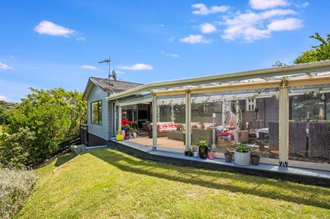 Photo of property in 39 Saunders Close, Whitby, Porirua, 5024