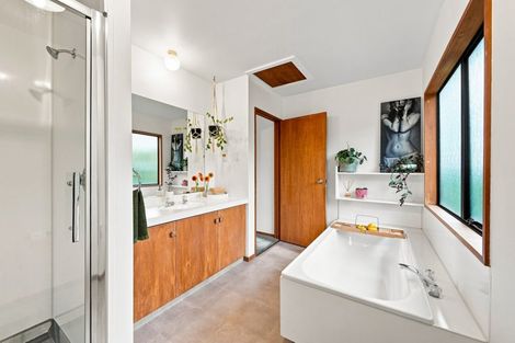 Photo of property in 433 Cashmere Road, Westmorland, Christchurch, 8025