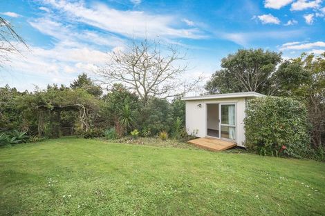 Photo of property in 9 Laingholm Drive, Laingholm, Auckland, 0604