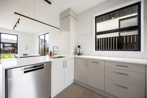 Photo of property in 680 Swanson Road, Swanson, Auckland, 0612