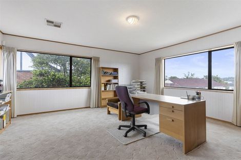 Photo of property in 42 Kennedy Avenue, Forrest Hill, Auckland, 0620