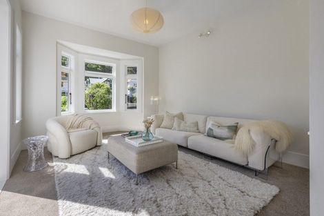 Photo of property in 8 Glen Road, Kelburn, Wellington, 6012