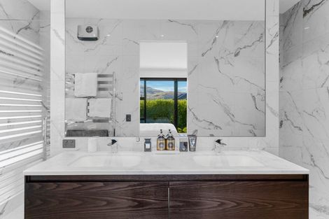 Photo of property in 4 Kerrera Lane, Jacks Point, Queenstown, 9371