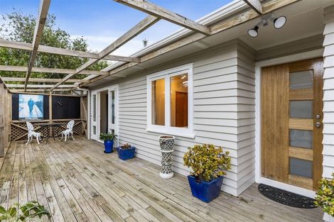 Photo of property in 1/5 Hellyers Street, Birkdale, Auckland, 0626