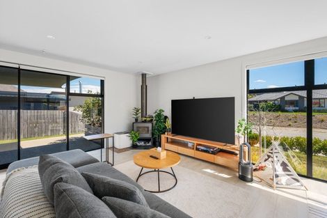 Photo of property in 2 The Heights Avenue, Wanaka, 9305