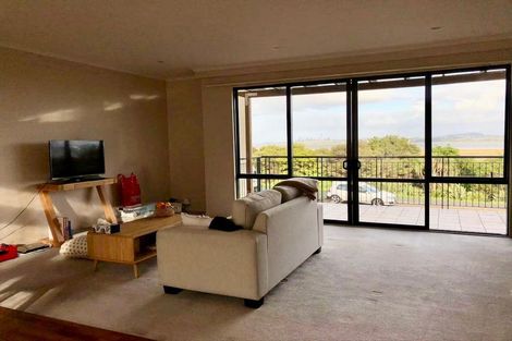 Photo of property in 16 Provence Esplanade, Te Atatu Peninsula, Auckland, 0610