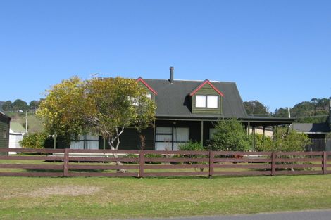 Photo of property in 4 Banks Street, Cooks Beach, Whitianga, 3591