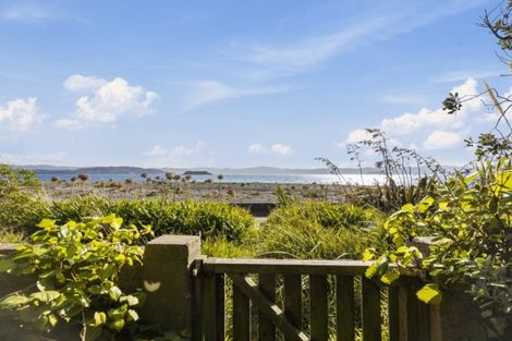 Photo of property in 10 Pukatea Street, Eastbourne, Lower Hutt, 5013