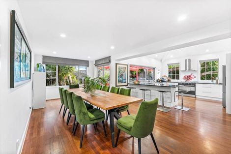 Photo of property in 52 Rising Parade, Fairview Heights, Auckland, 0632