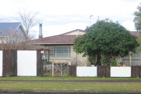 Photo of property in 12 Youngs Road, Papakura, 2110