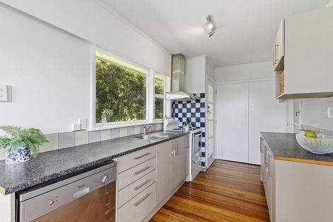 Photo of property in 7 Miles Crescent, Newlands, Wellington, 6037