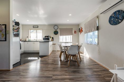Photo of property in 42 Manston Road, Mangere, Auckland, 2022