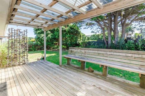 Photo of property in 128 Tutere Street, Waikanae Beach, Waikanae, 5036
