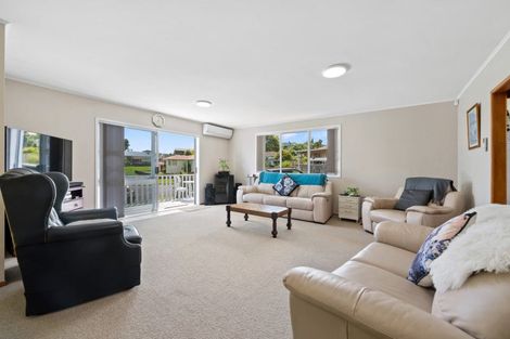 Photo of property in 56 Lewisham Street, Highland Park, Auckland, 2010