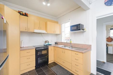 Photo of property in 351 Tremaine Avenue, Takaro, Palmerston North, 4412