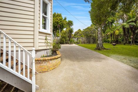 Photo of property in 709 Scenic Drive, Henderson Valley, Auckland, 0612