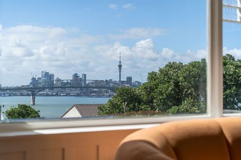 Photo of property in 16 Hinemoa Terrace, Birkenhead, Auckland, 0626