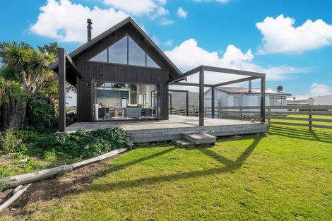 Photo of property in 497 Waikawa-curio Bay Road, Curio Bay, Tokanui, 9884