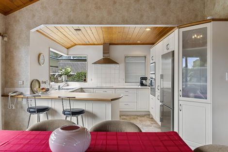 Photo of property in 8 Landsberg Way, Windsor Park, Auckland, 0632