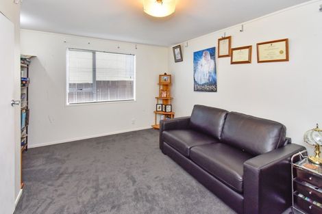 Photo of property in 23 Becker Drive, Weymouth, Auckland, 2103