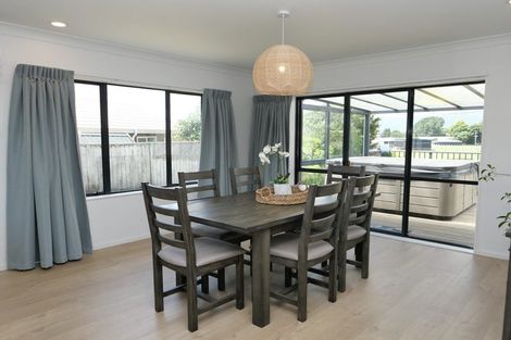 Photo of property in 5 Sovereign Way, Paraparaumu, 5032