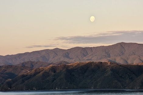 Photo of property in 8 Bowes Crescent, Strathmore Park, Wellington, 6022