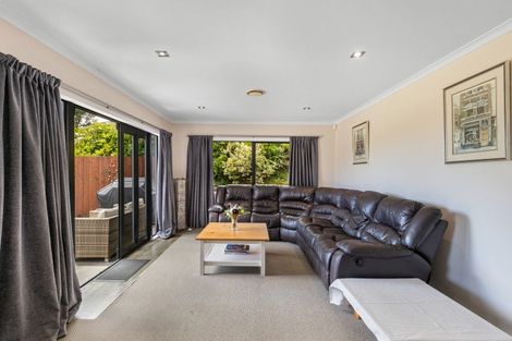 Photo of property in 11a Montrose Place, Highlands Park, New Plymouth, 4312
