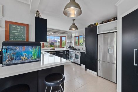 Photo of property in 25 Rogan Street, New Plymouth, 4310