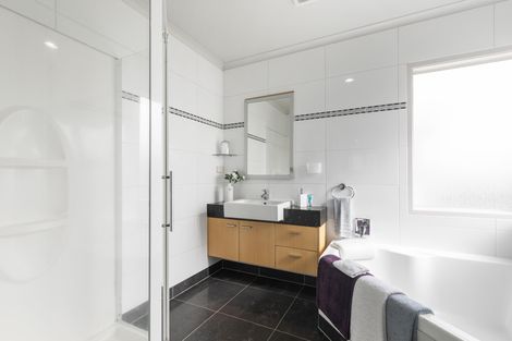 Photo of property in 8 Bezar Place, Flat Bush, Auckland, 2016