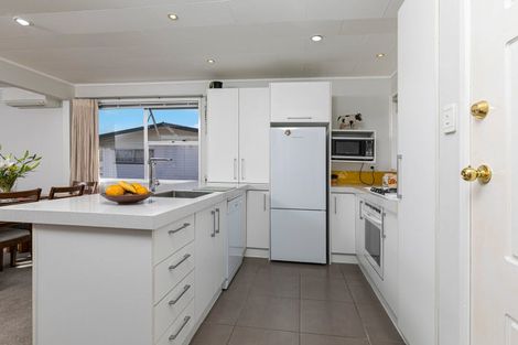 Photo of property in 36 Chilcott Road, Henderson, Auckland, 0612