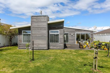 Photo of property in 5 Gleneagles Way, Waiwhakaiho, New Plymouth, 4312