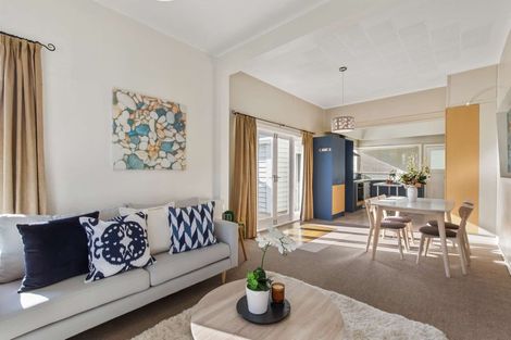 Photo of property in 92 Winara Avenue, Waikanae, 5036