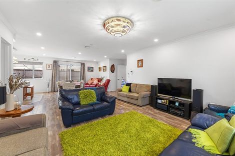 Photo of property in 587 Great South Road, Rosehill, Papakura, 2113