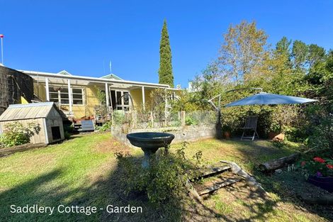 Photo of property in Saddlery Cottage, 3245 Paparoa-oakleigh Road, Paparoa, 0571