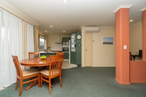 Photo of property in 24 Gardenia Close, Melville, Hamilton, 3206