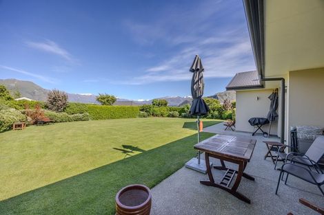 Photo of property in 5 Centre Crescent, Wanaka, 9305