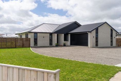 Photo of property in 6 Warrington Court, Carterton, 5713