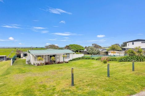 Photo of property in 100 Pukehina Parade, Pukehina, 3189